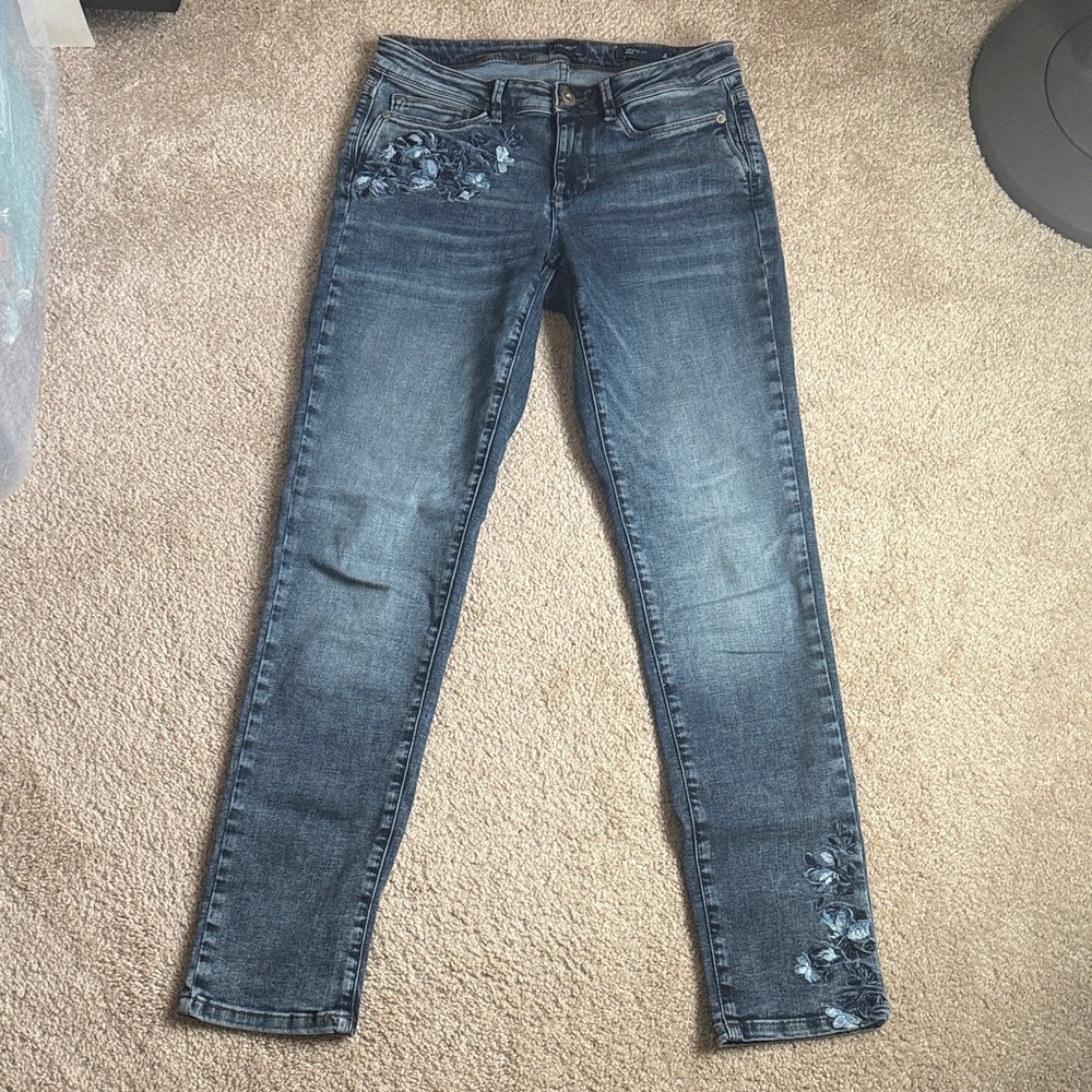 J. Jill Denim Authentic Fit Slim Ankle Blue Floral Embroidered Jeans.  Size 4 T